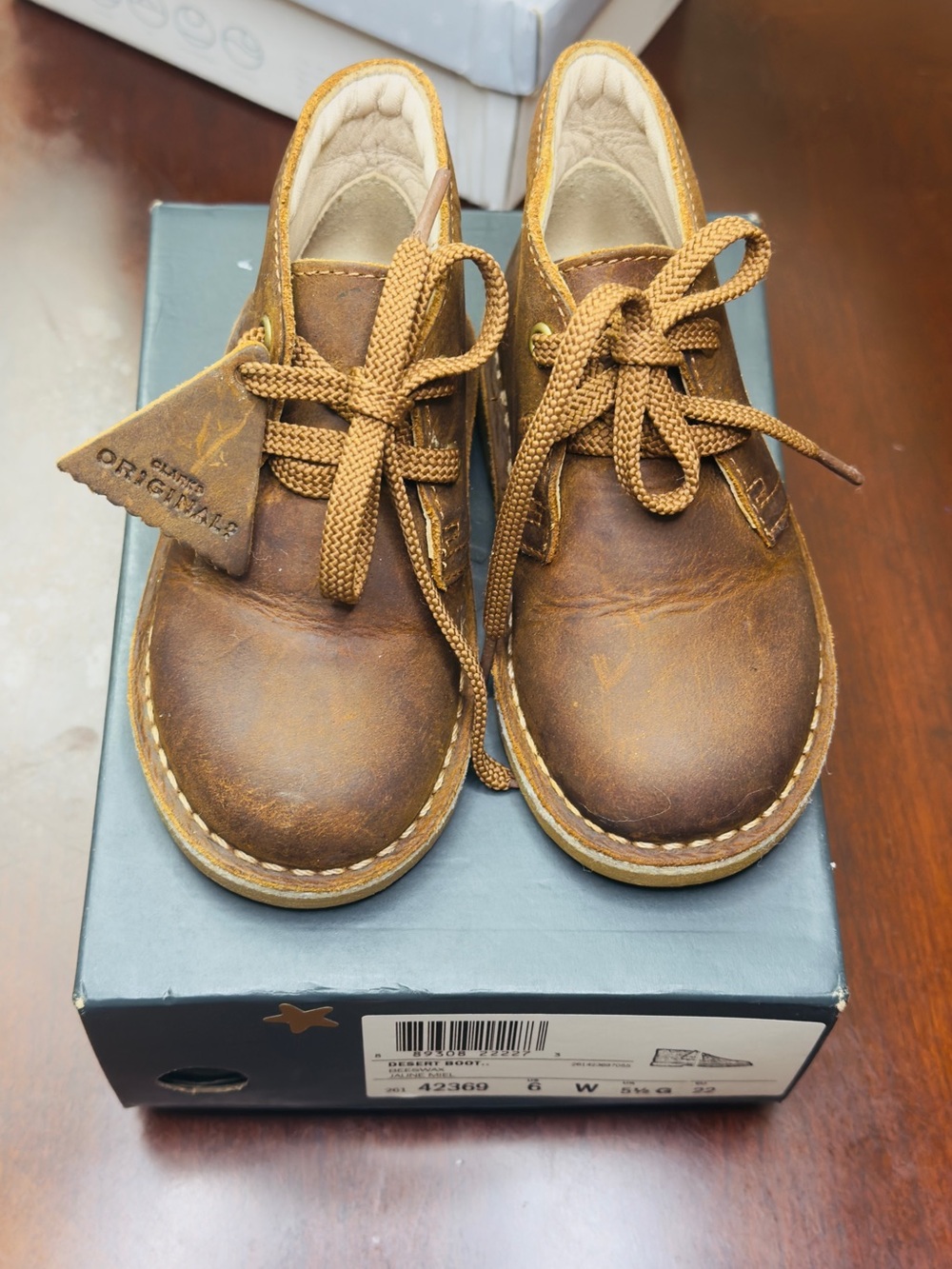 Original Clarks Kids' Desert Boot in Beeswax Brown Leather - Picture 3 of 6